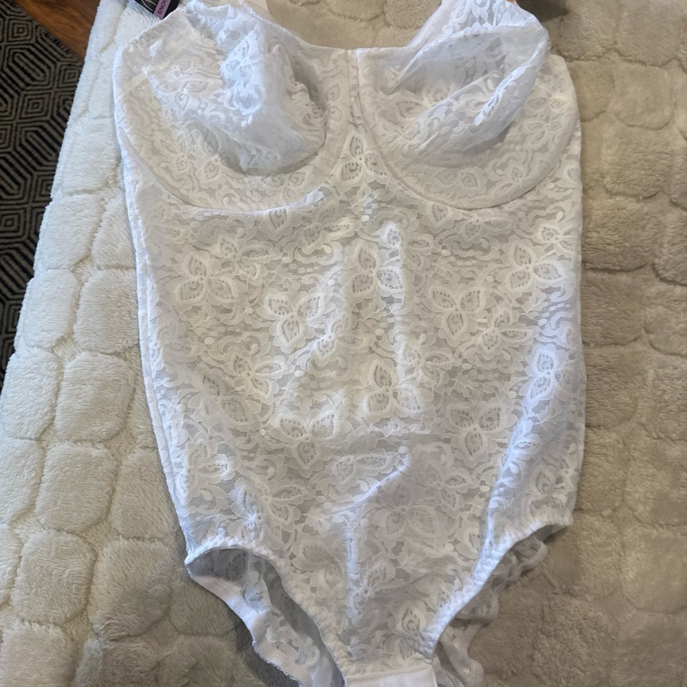 Women’s White Lace Bali Body Briefer One Piece Bra Bodysuit Size 38DD NWT DF8L10 - Picture 2 of 5